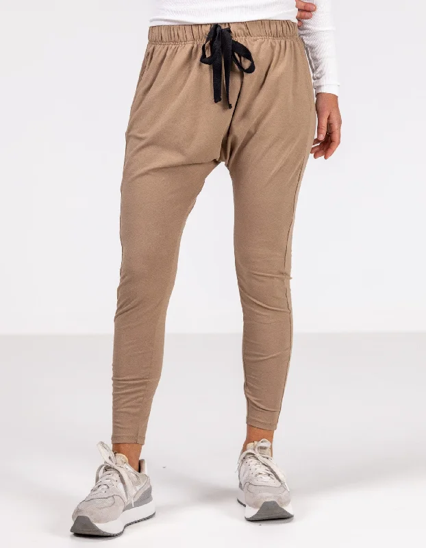 Kiera Cotton Jogger Pant in Mocha